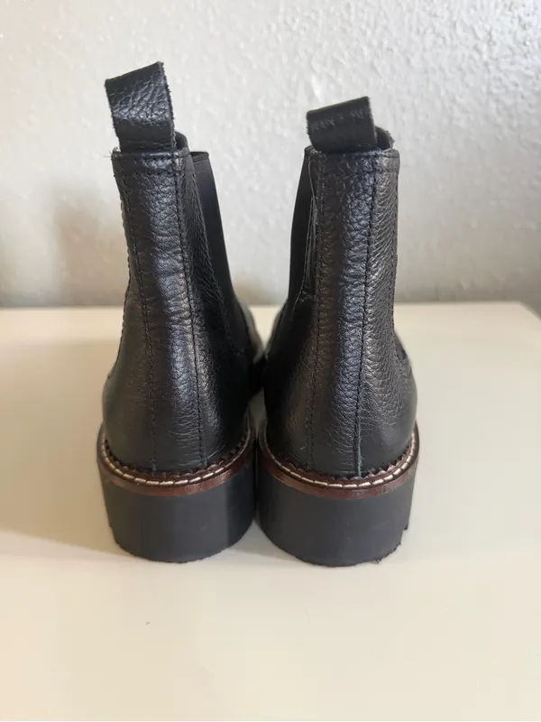 Caslon Miller Water Resistant Leather Black Chelsea Boot Size 6.5M Chunky Soles - Image 4