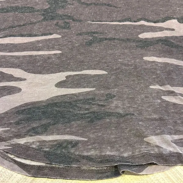 Z Supply Camo Pocket Tee in Gray Camouflage Burnout Triblend Size Small - Image 4