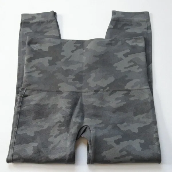 NWT SPANX Look at Me Now Seamless Cropped Leggings in Sage Camo Sz M 6-8 - Image 6