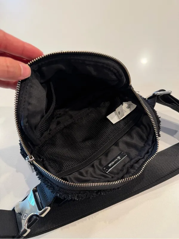Lululemon‎ Black Sherpa Belt Bag - Image 3