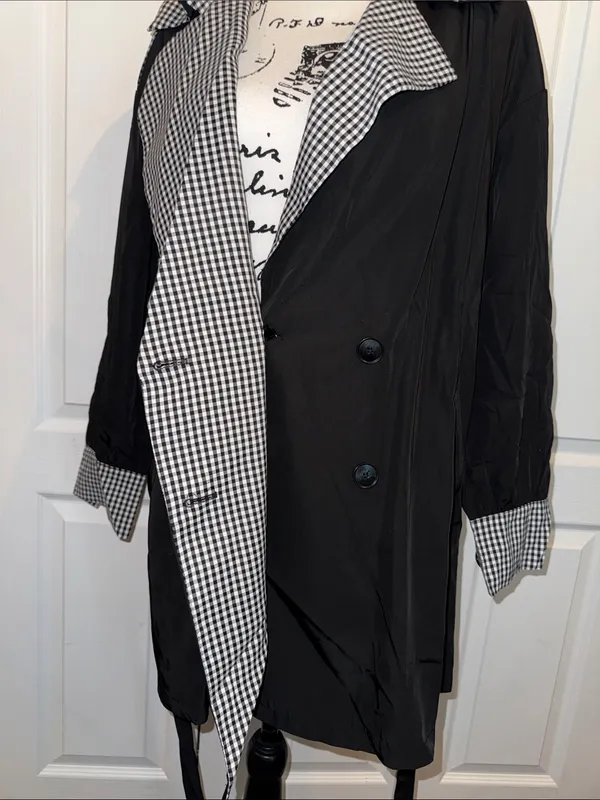 BloomChic Black Trench Coat with Black & White Gingham Lining Size 10 - Image 8