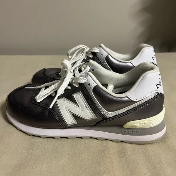 New Balance Women’s 574 V2 Metallic Leather Sneaker • WL574LD2 • Size 9 - Image 2
