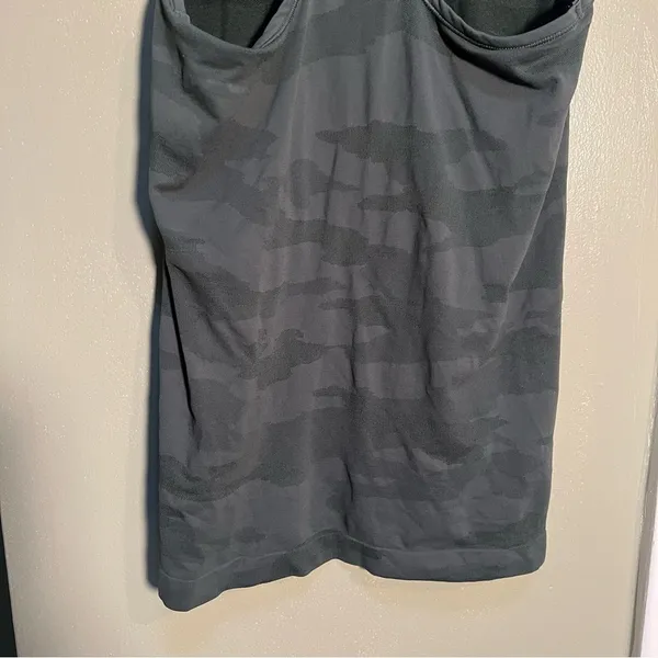 Athleta Women's Size Small Speedlight Camo Tank Top‎ Racerback Green Rapids - Image 8