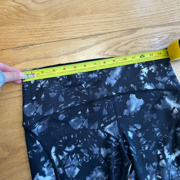 Lululemon Black White Abstract Floral Mesh Crop‎ Leggings Size 8 - Image 8
