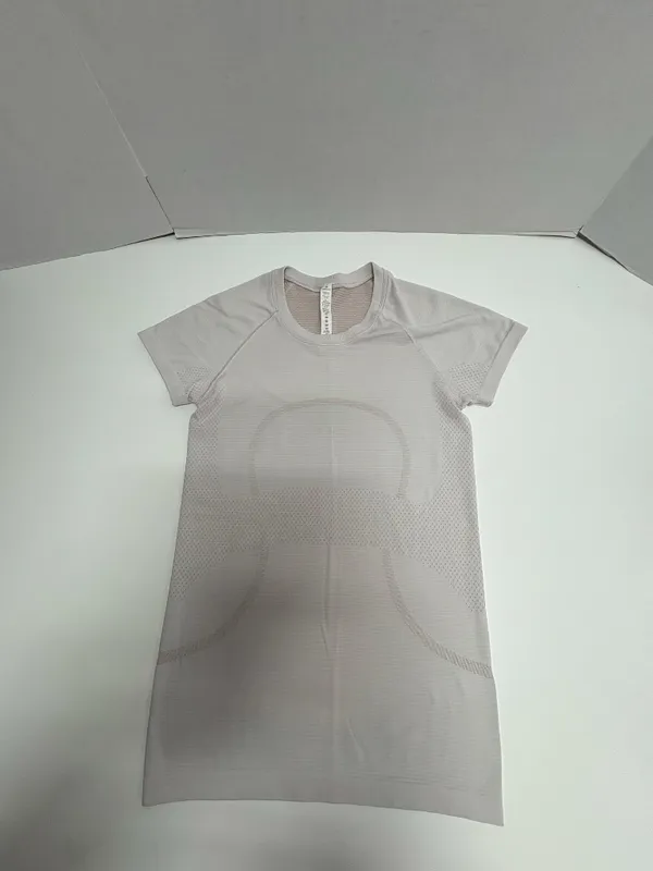 Lululemon Swiftly Tech‎ Short Sleeve Shirt - Size 6. - Image 5