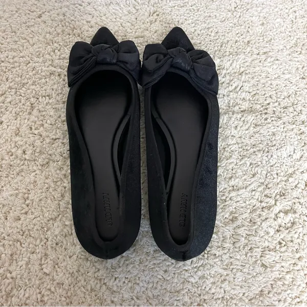 Old Navy Black Velvet Bow Loafers - Image 7