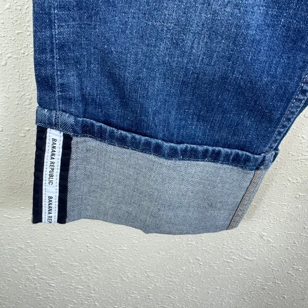 Banana Republic Womens 30/10 Medium Wash Logo Tape Cuff Cropped Capri Jeans NEW - Image 3