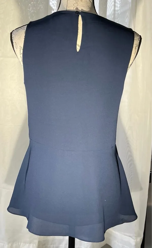 Uniqlo women’s top small  - Image 3
