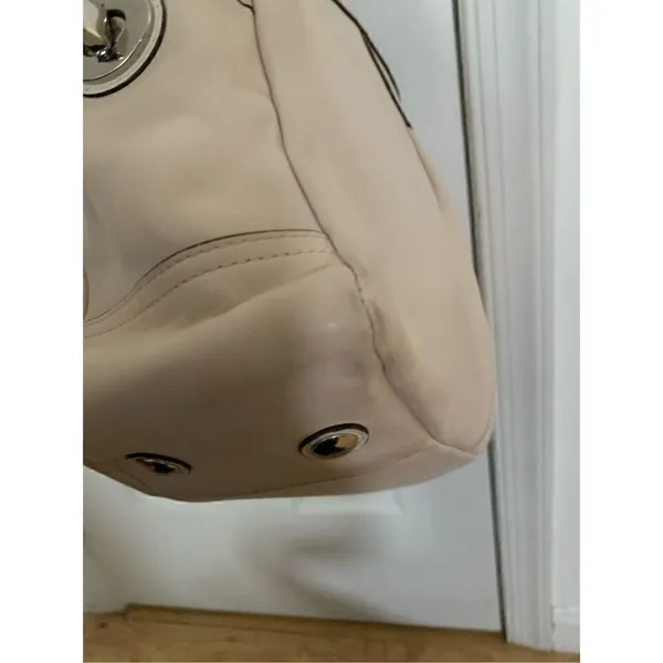 Coach off white or cream shoulder bag - Image 4