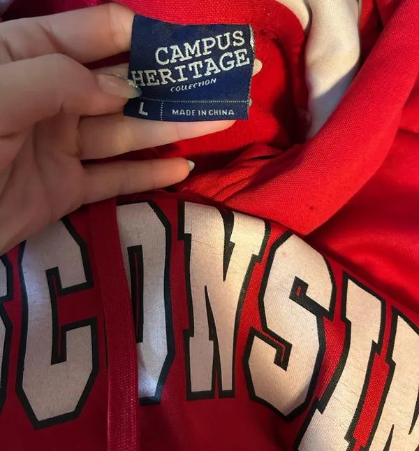 Wisconsin badgers sweatshirt - Image 2