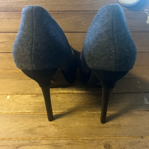 Brash Gray/ black and Red Classic Heels size 11 Excellent condition 4 inch heel - Image 5