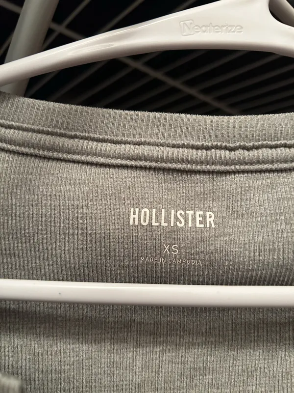Hollister Top Long Sleeve - Image 3