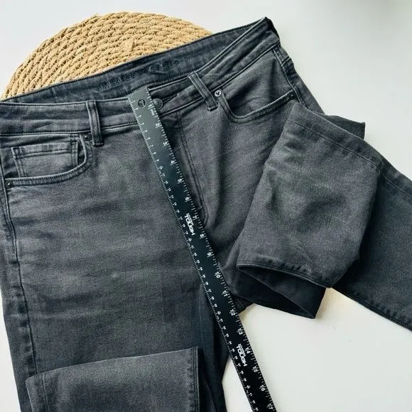 American Eagle‎ Highest Rise Distressed Black Wash Denim Mom Jeans Size 8 - Image 4