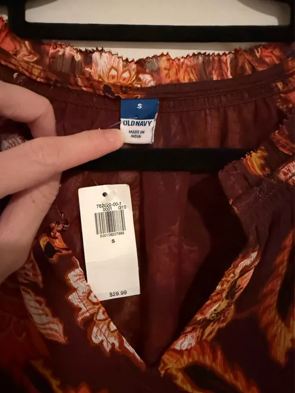 Old Navy Red Floral Blouse - Image 2