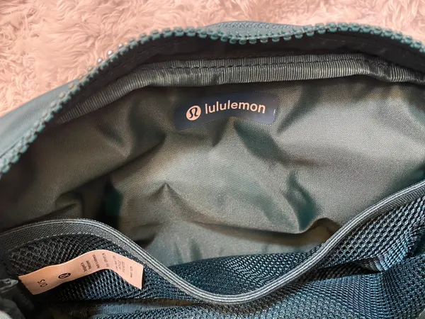 Lululemon Everywhere Belt Bag Large 2L Green Jasper - Rare - Soldout - Crossbody - Image 4