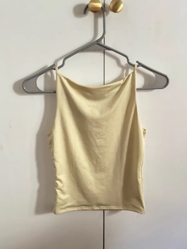 Pastel yellow Sleeveless Square - Image 2