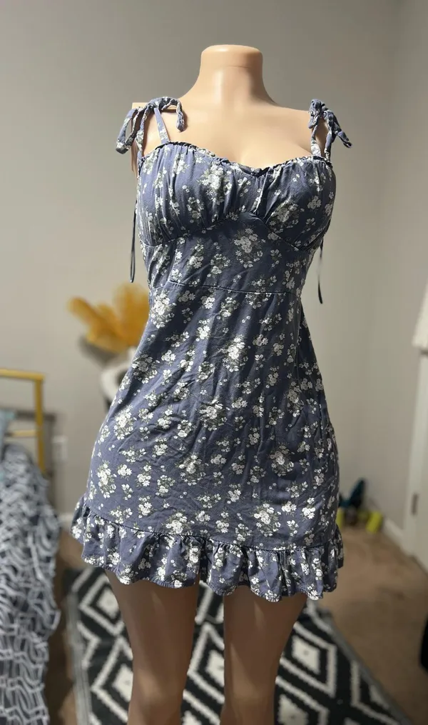 Hollister Blue floral mini dress with adjustable straps and ruffled hem #holidaydress - Image 2