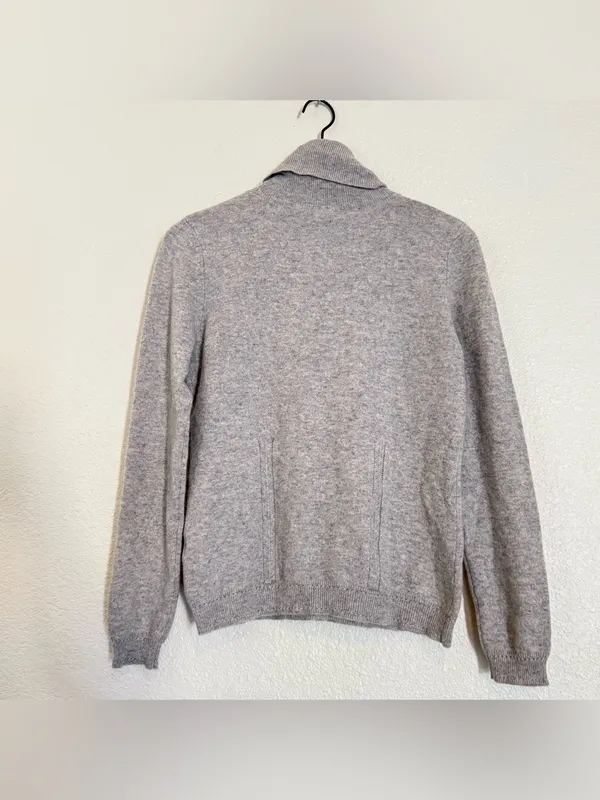 Reformation turtle neck cashmere sweater - Image 9