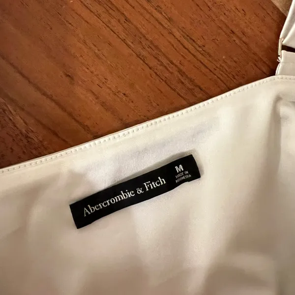 Abercrombie & Fitch White Crop Top - Image 5