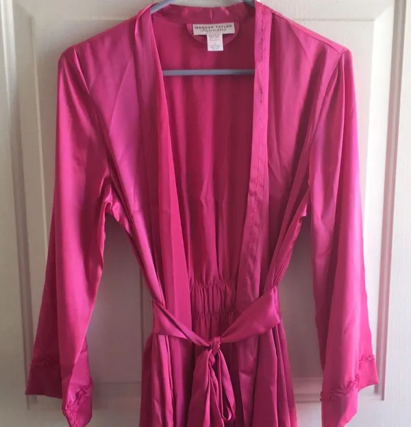 Womens Morgan Taylor Super Sexy Lightweight Silky Satiny Pink Robe Size Small - Image 7