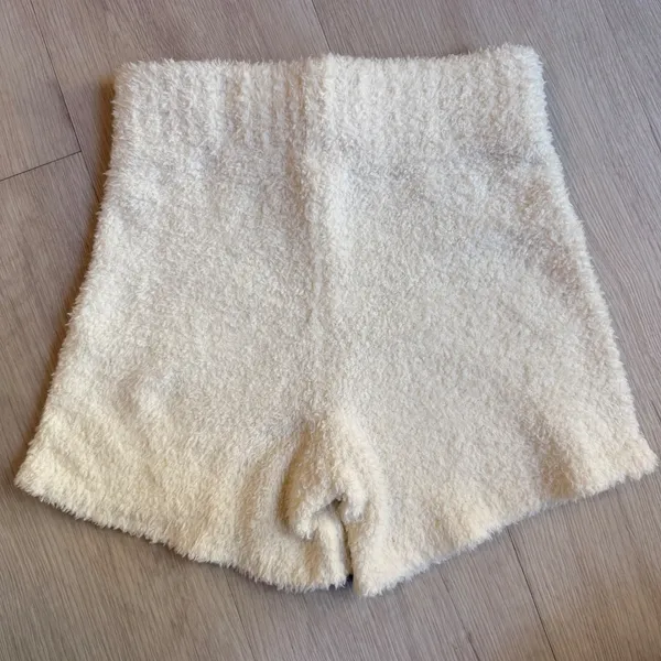 SKIMS Cozy Collection Boucle Knit Lounge Shorts Bone White Womens‎ Size S/M - Image 4