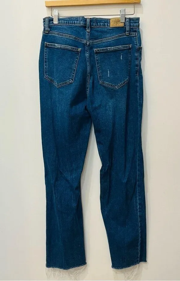 Abercrombie and Fitch 90's straight ultra high rise jeans Distressed sz 28 6 - Image 4