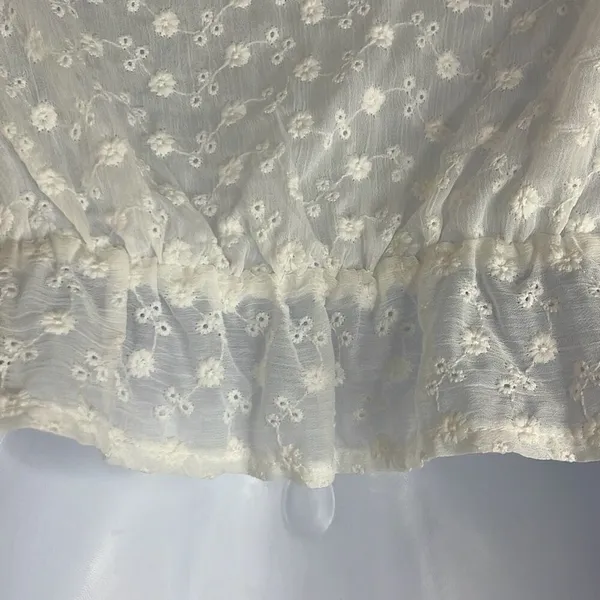 Idem Ditto White Eyelet Floral Crop Top Small‎ Peplum Ruffle Sleeve Plunge Neck - Image 6
