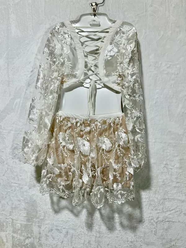 Blithe Rose Floral V Neck Corset Back lace Long sleeve Romper NWT size Small - Image 16