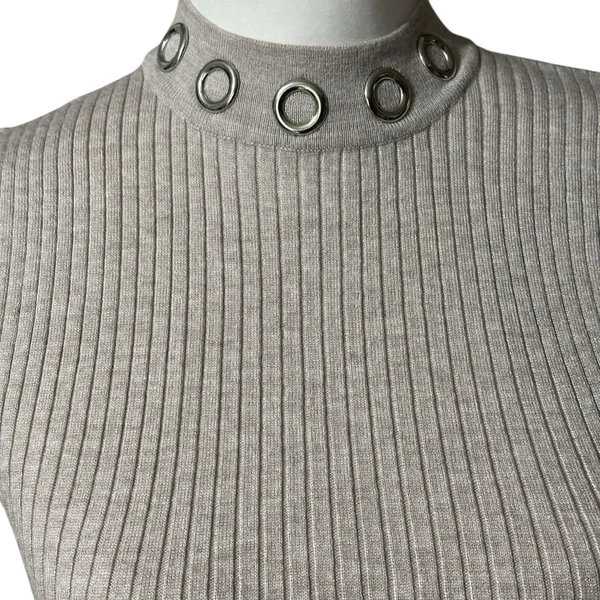 89th & Madison Cream Ribbed Fitted Tank Top - Image 5