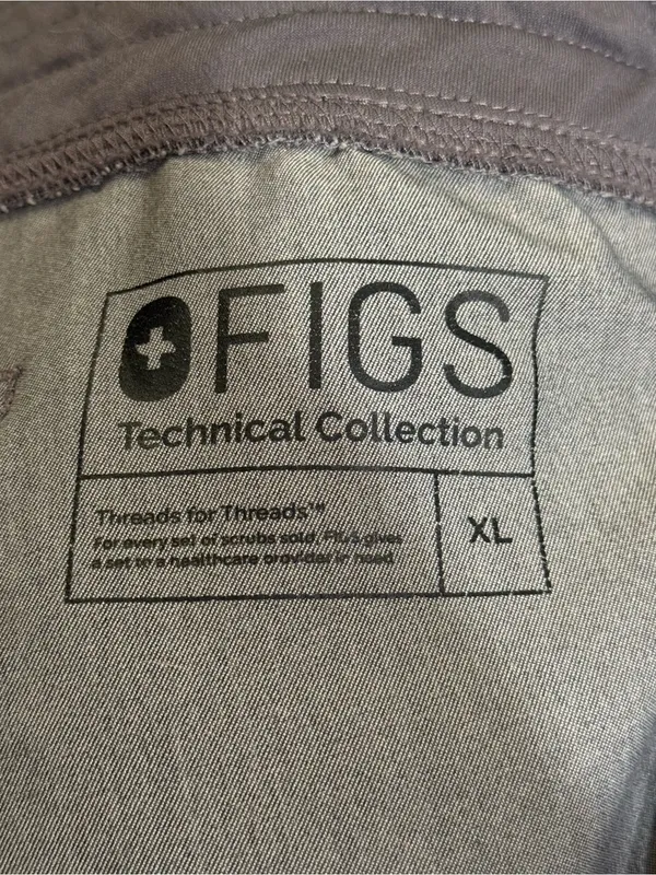 FIGS Catarina One-Pocket Scrub and Livingston Basic Scrub Pants set in Graphite - Image 9