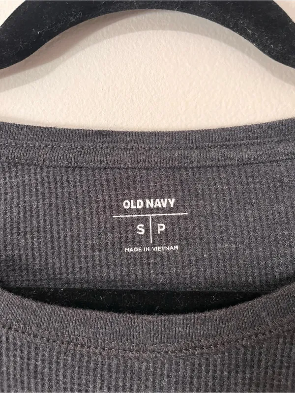 Old Navy Charcoal Gray Long Sleeve Comfy Waffle Print Thermal Women’s Top Shirt Sz S EUC - Image 2