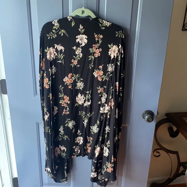 Angie short sleeve throw over - Image 2