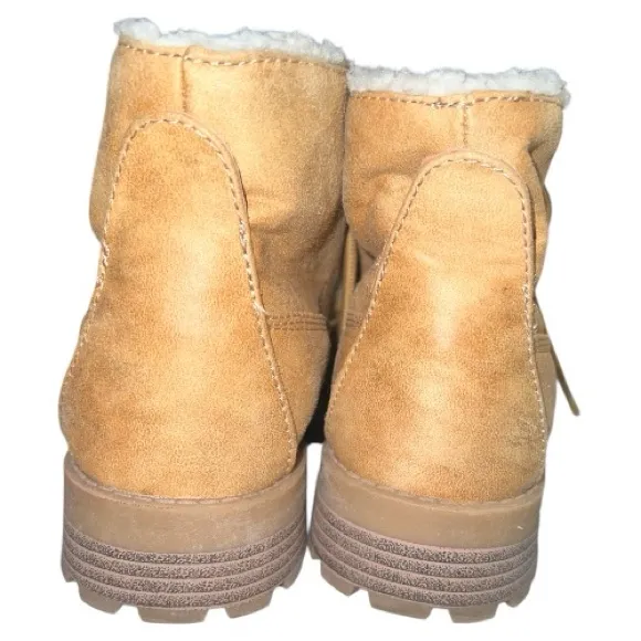 Cliffs Tan Lace-Up Ankle Boots with Shearling Lining - Image 4