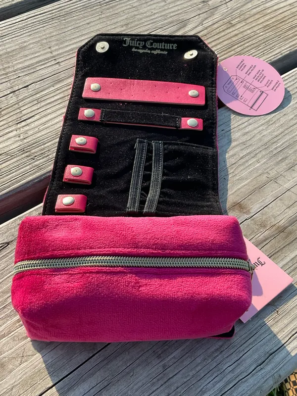 NWT Juicy Couture Hot Pink Travel Jewelry Organizer Roll Case Velvet Embossed Zip Pouch - Image 9