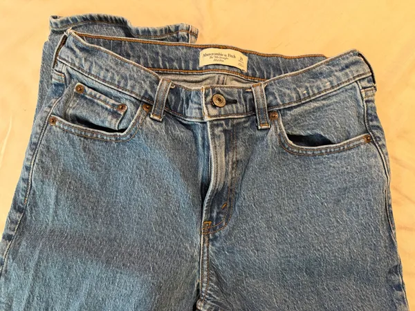 Abercrombie Jeans - Image 2
