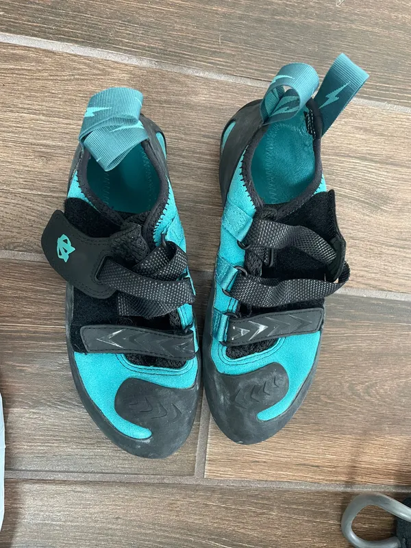 Evolv climbing shoes - Image 2