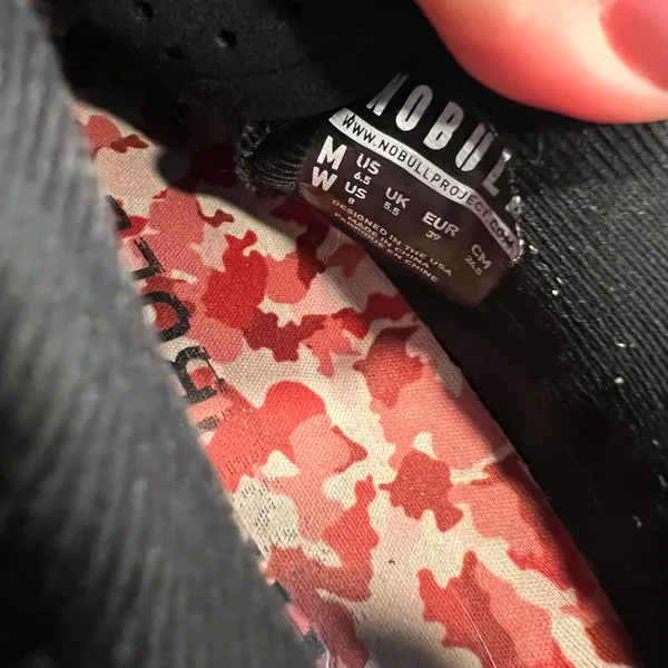 Nobull unisex running shoes in black and camo pink 8 women 6.5 men - Image 7