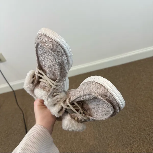 Hey Dude Women's Wendy Fold Casual Moccasin Sneakers Beige Sherpa Size 9 - Image 7
