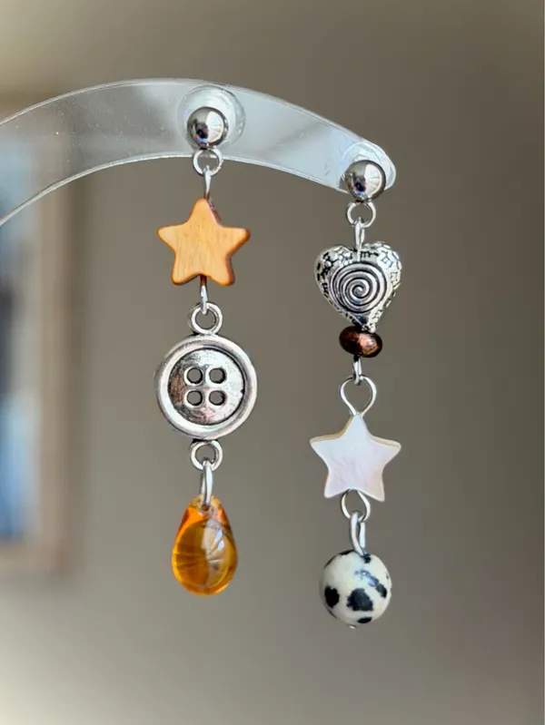 Handmade y2k funky fairy assymmetric dangle earrings🌟🧡 - Image 2