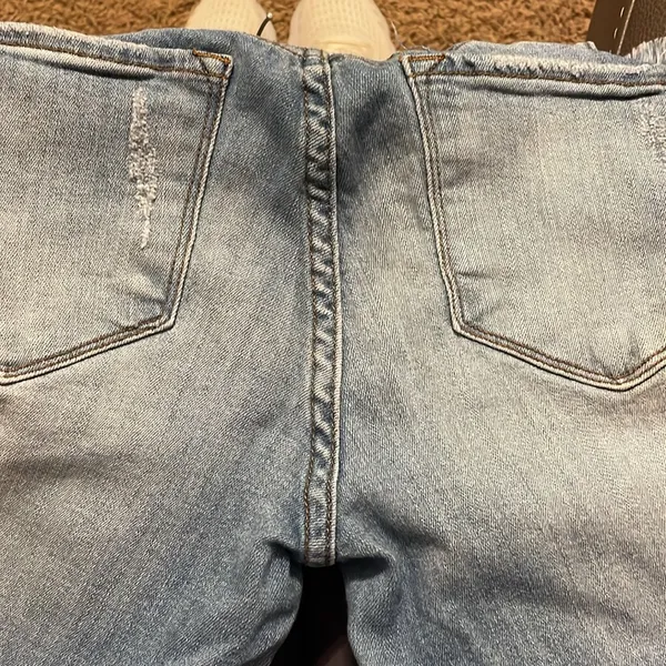 Women’s size 5/26 KANCAN fair used condition. stretchy distressed & stonewashed. - Image 5