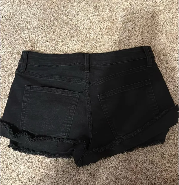 No Boundaries black jean shorts - Image 2
