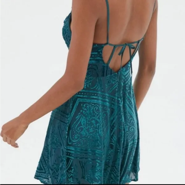 Urban Outfitters NWT 53Y UO‎ Lexi Dress Mini Teal Turquoise Velvel Burnout XS - Image 5