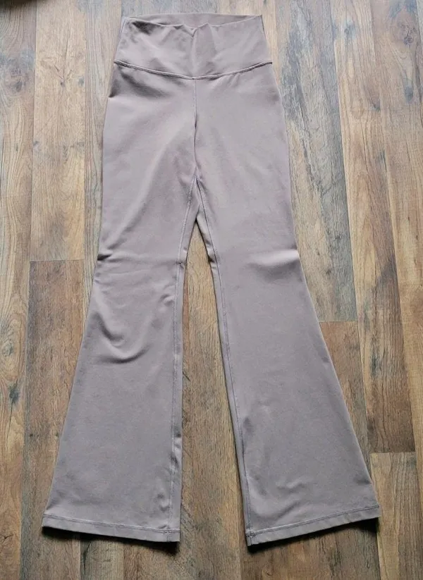 Aritzia TNA Leggings - Image 3