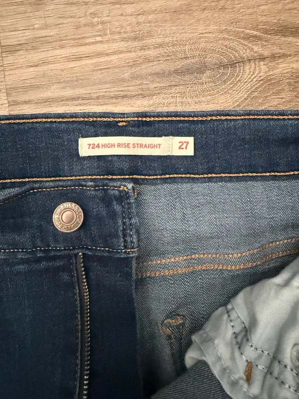 Levi’s 724 High-Rise Straight Jeans - Image 6
