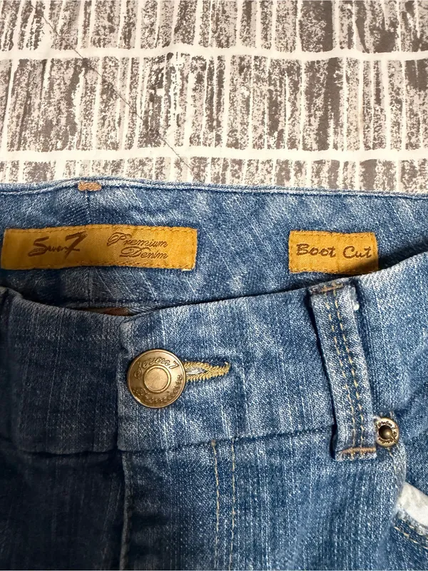 Vntg Seven7 lower rise blue denim jeans with embroidered logo on back pockets si - Image 4