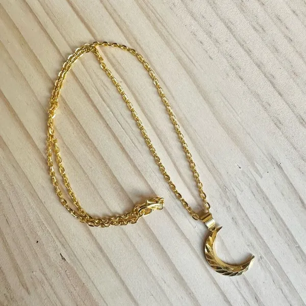 Gold tone Crescent Moon Necklace - Image 9