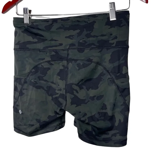 Lululemon Fast and Free HR Shorts in Incognito Camo Multi Gator Green sz 8 - Image 2
