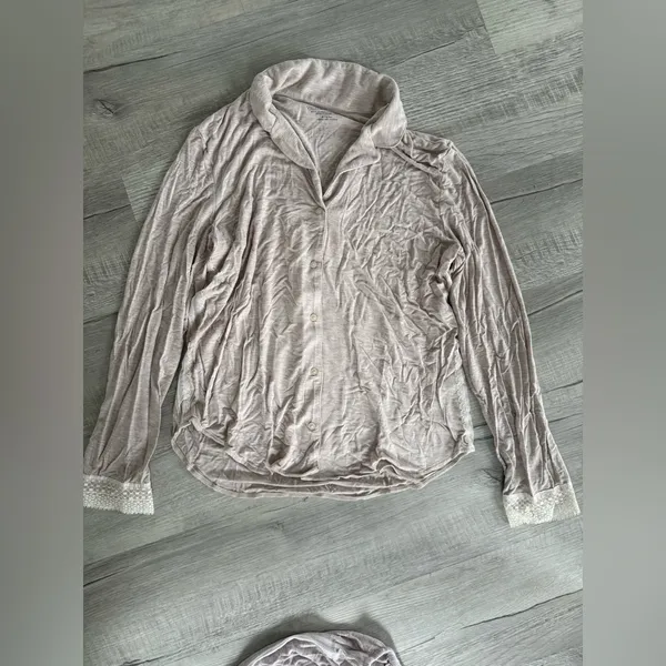 Victoria’s Secret medium sleep set with lace detail - Image 5