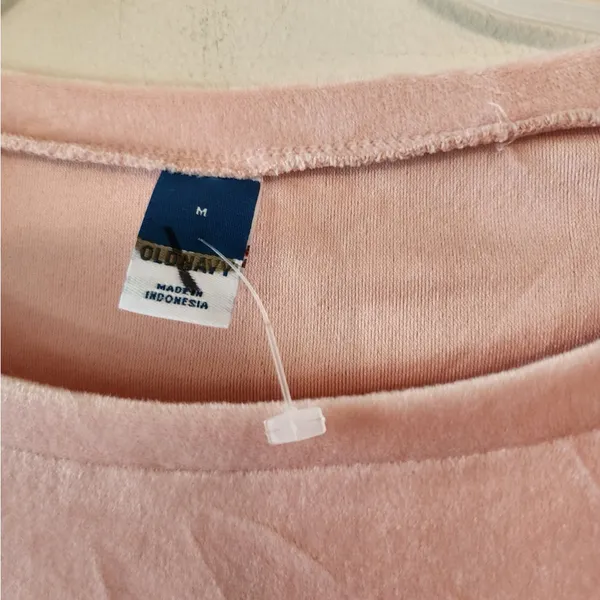 Old navy fleece pink cropped sweatshirt size womens medium - Image 3