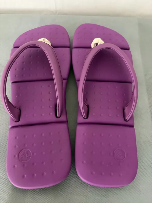Crocs Women’s Size 9 Purple Flip Flops Excellent Condition (B198) - Image 6
